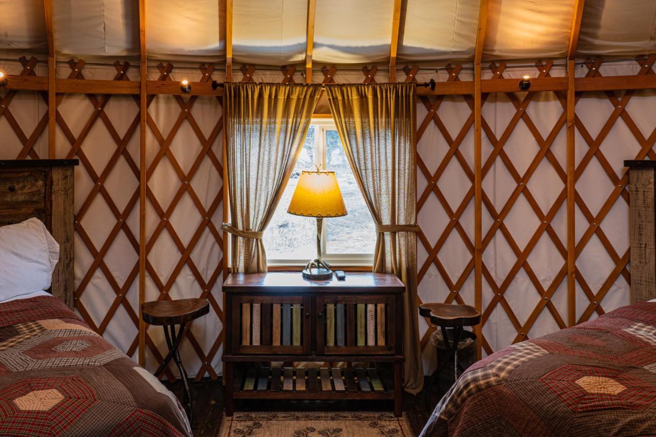 Spring Ridge Luxury Yurt - Creekside Glamping With Private Hot Tub Villa Topton Ngoại thất bức ảnh